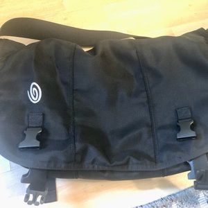 Timbuk2 black messenger bag lg